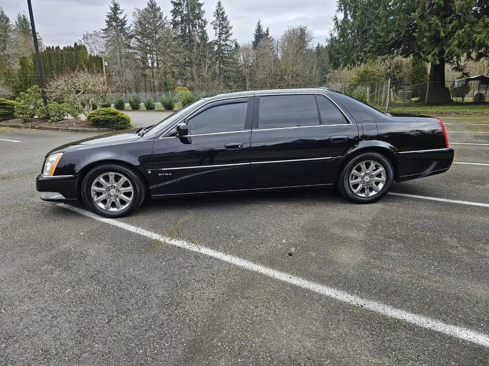 2009 Cadillac DTS - Image 2 of 31