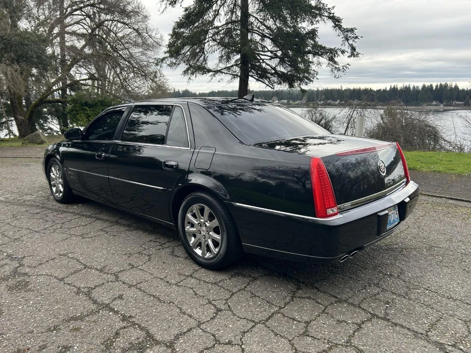 2009 Cadillac DTS - Image 11 of 31