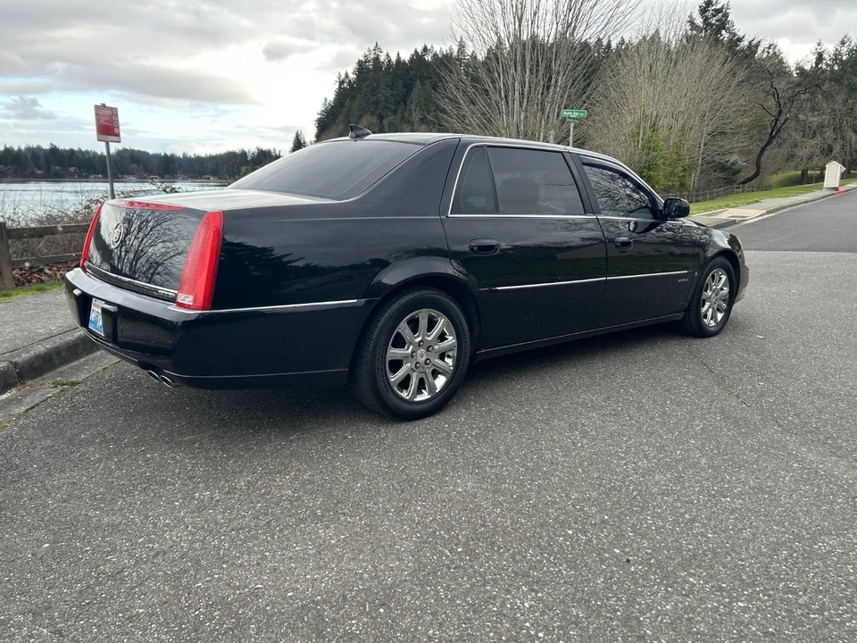 2009 Cadillac DTS - Image 8 of 31