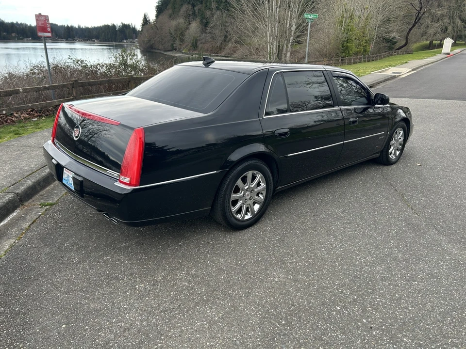 2009 Cadillac DTS - Image 9 of 31