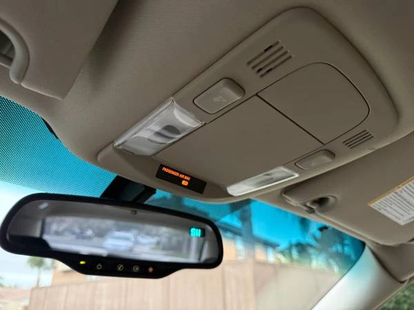 2009 Cadillac DTS - Image 14 of 31