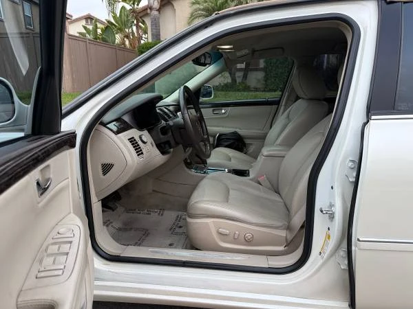 2009 Cadillac DTS - Image 10 of 31