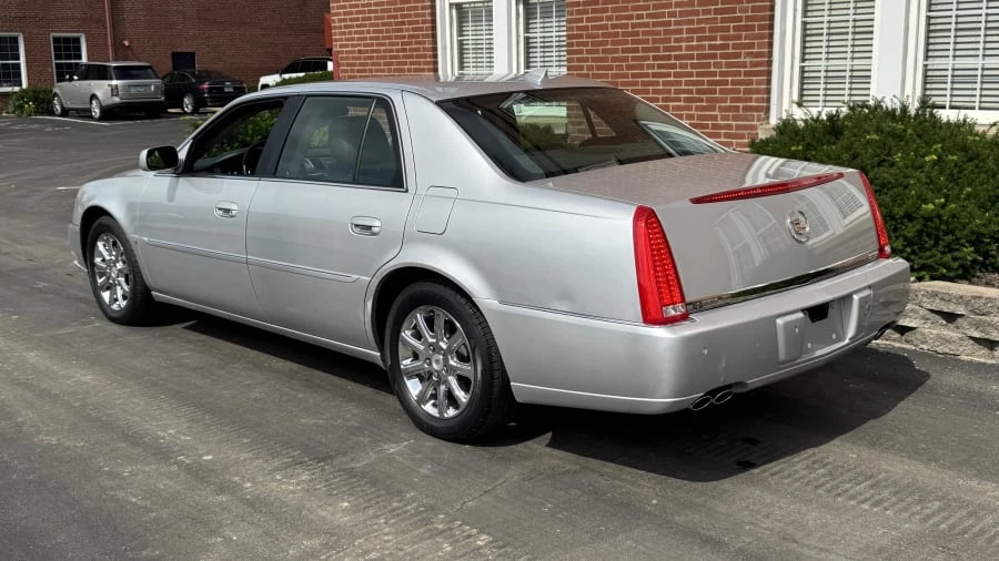 2009 Cadillac DTS - Image 3 of 12
