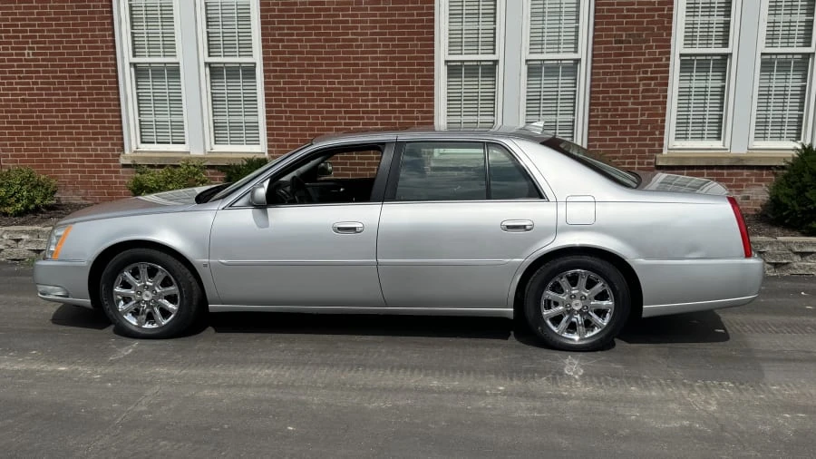 2009 Cadillac DTS - Image 2 of 12