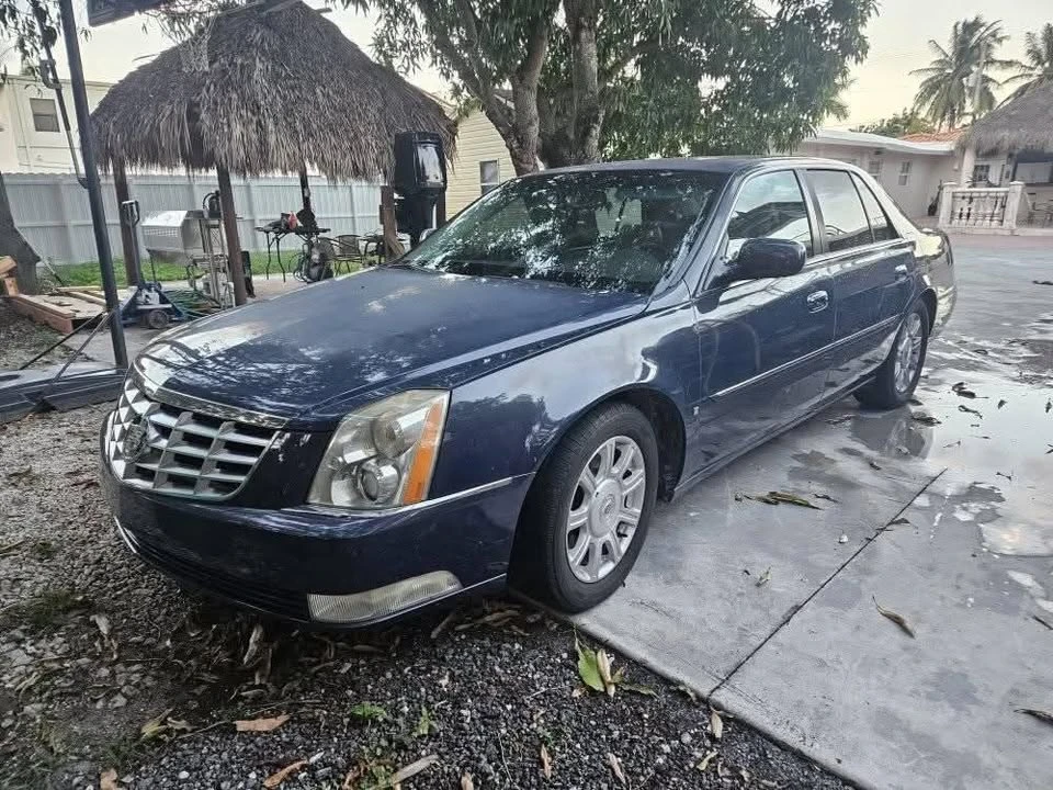 2009 Cadillac DTS - Image 2 of 7