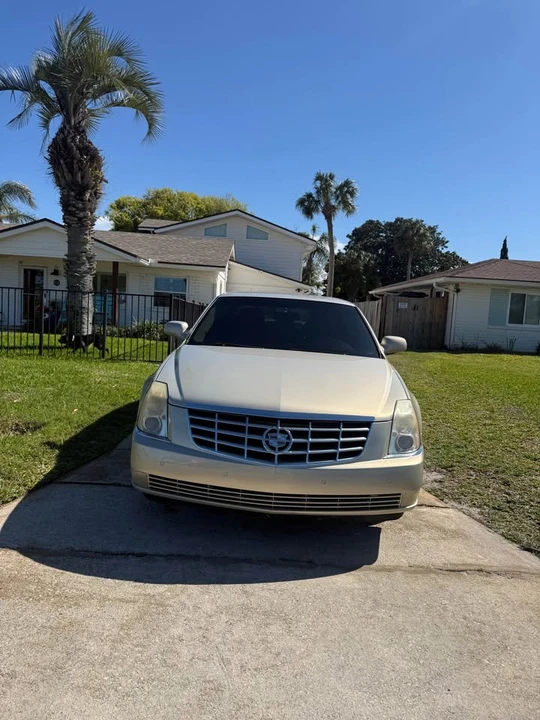 2009 Cadillac DTS - Image 2 of 14