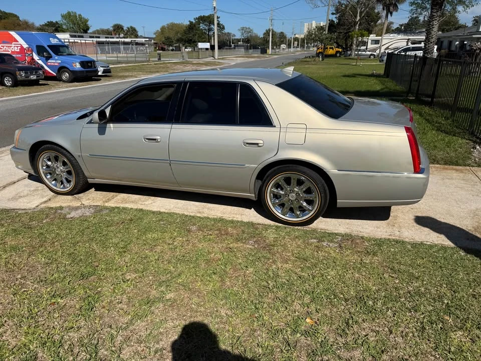 2009 Cadillac DTS - Image 7 of 14