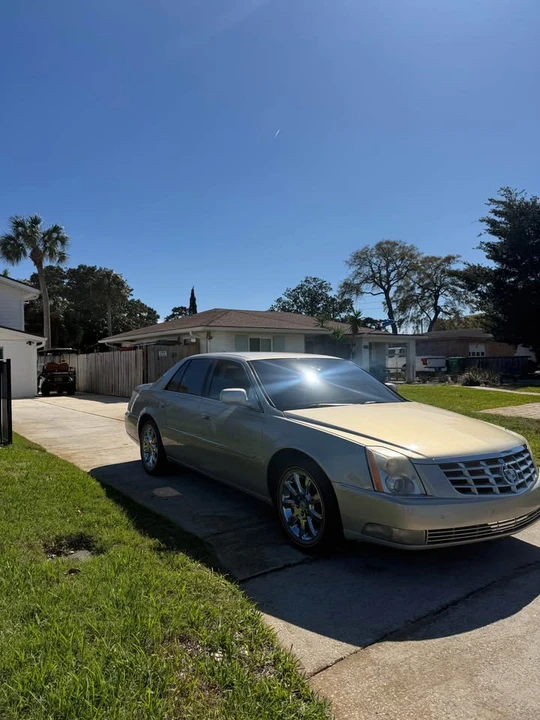 2009 Cadillac DTS - Image 3 of 14
