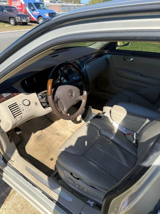 2009 Cadillac DTS - Image 9 of 14