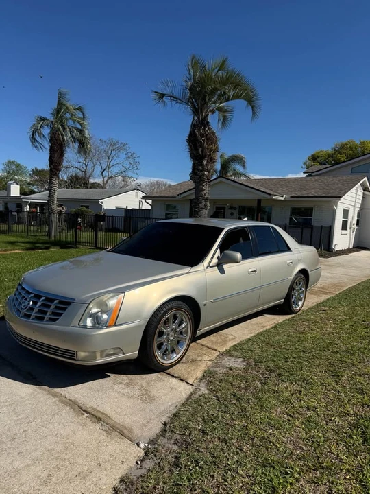 2009 Cadillac DTS - Image 8 of 14