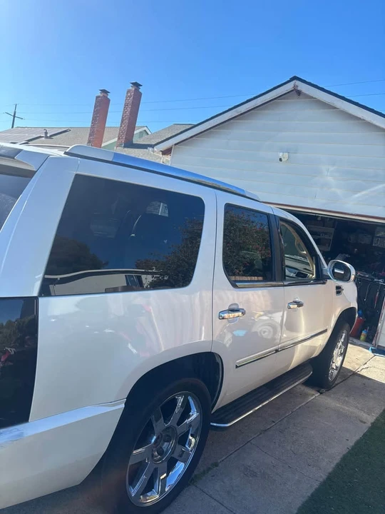 2009 Cadillac Escalade & EXT 3rd Gen - Image 3 of 8