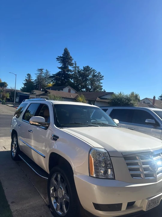 2009 Cadillac Escalade & EXT 3rd Gen - Image 2 of 8
