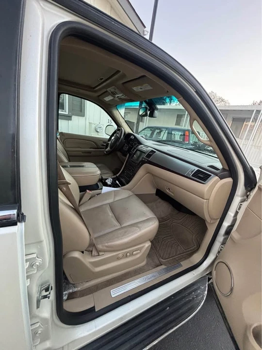 2009 Cadillac Escalade & EXT 3rd Gen - Image 8 of 8