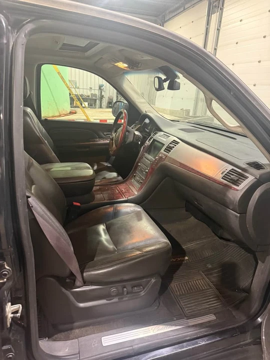 2009 Cadillac Escalade & EXT 3rd Gen - Image 4 of 5