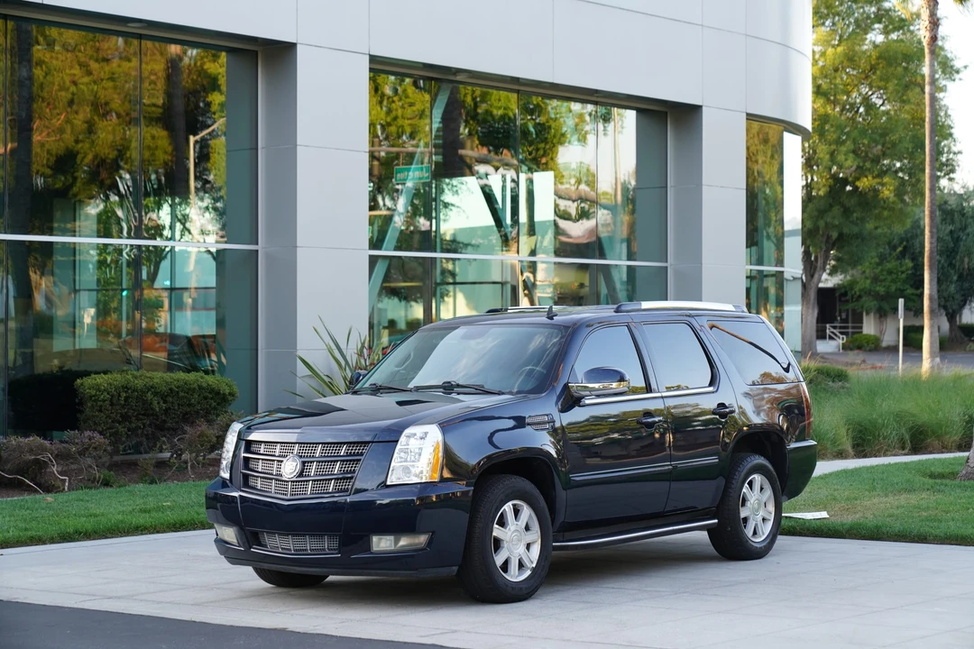 2009 Cadillac Escalade & EXT 3rd Gen - Image 2 of 31