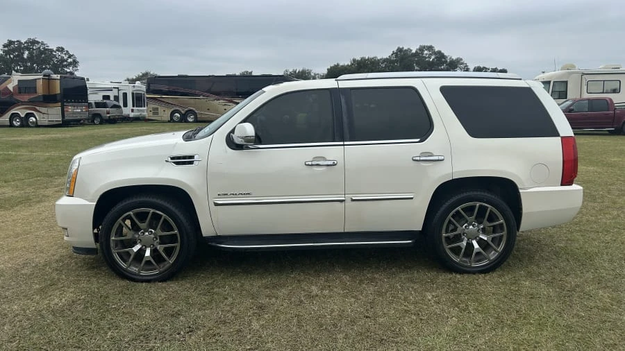 2009 Cadillac Escalade & EXT 3rd Gen - Image 2 of 14