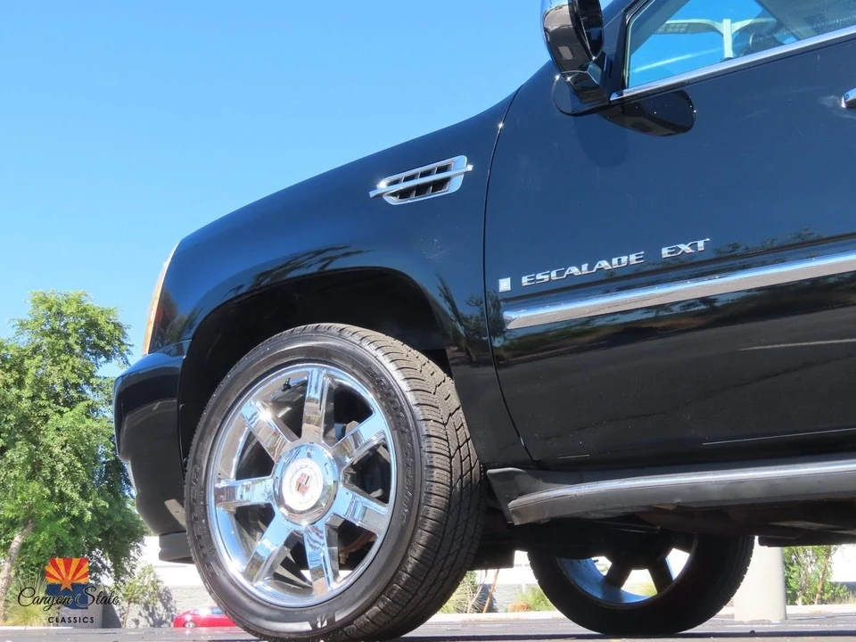2009 Cadillac Escalade & EXT 3rd Gen - Image 4 of 21