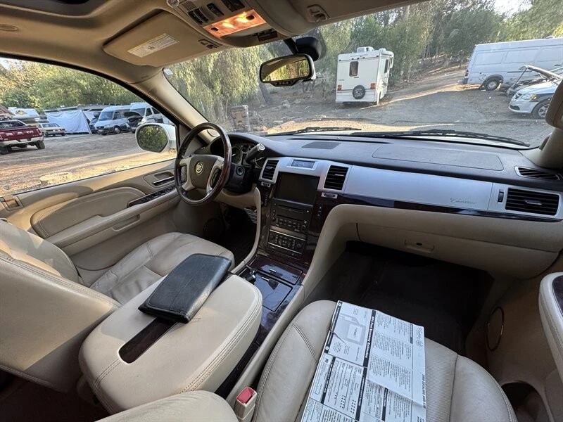 2009 Cadillac Escalade & EXT 3rd Gen - Image 4 of 12