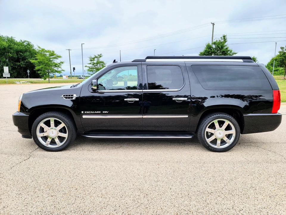 2009 Cadillac Escalade & EXT 3rd Gen - Image 7 of 31