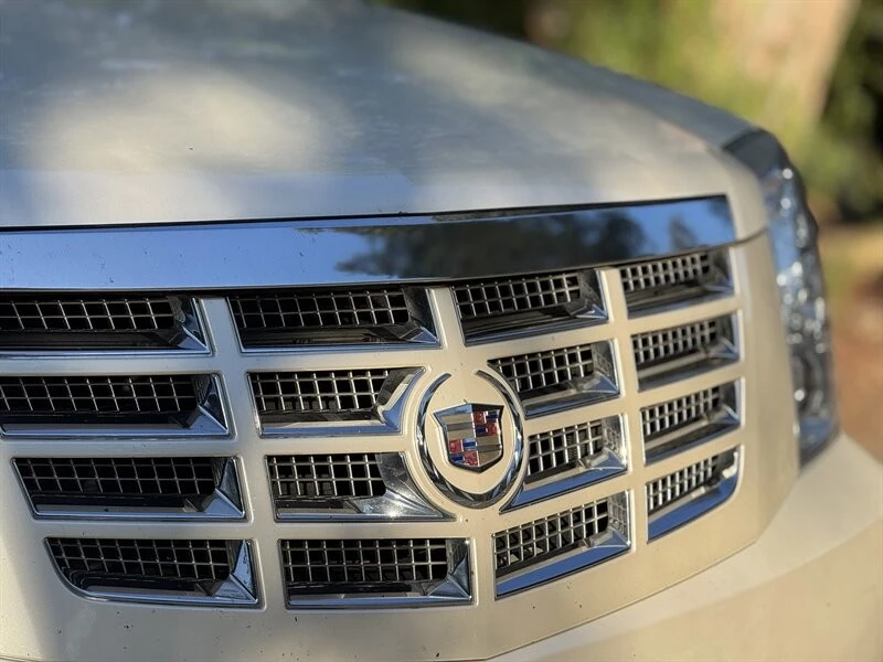 2009 Cadillac Escalade & EXT 3rd Gen - Image 6 of 21