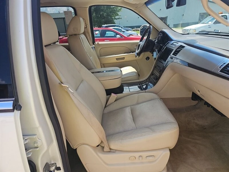 2009 Cadillac Escalade & EXT 3rd Gen - Image 17 of 21