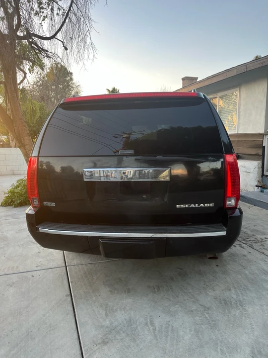 2009 Cadillac Escalade & EXT 3rd Gen - Image 2 of 21