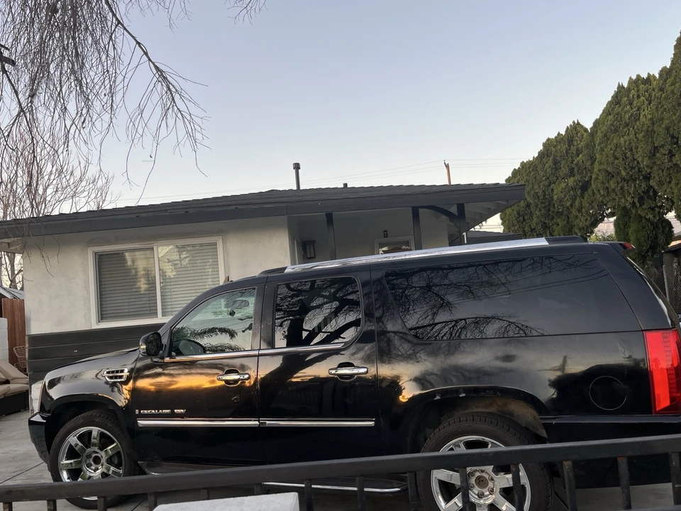 2009 Cadillac Escalade & EXT 3rd Gen - Image 3 of 21
