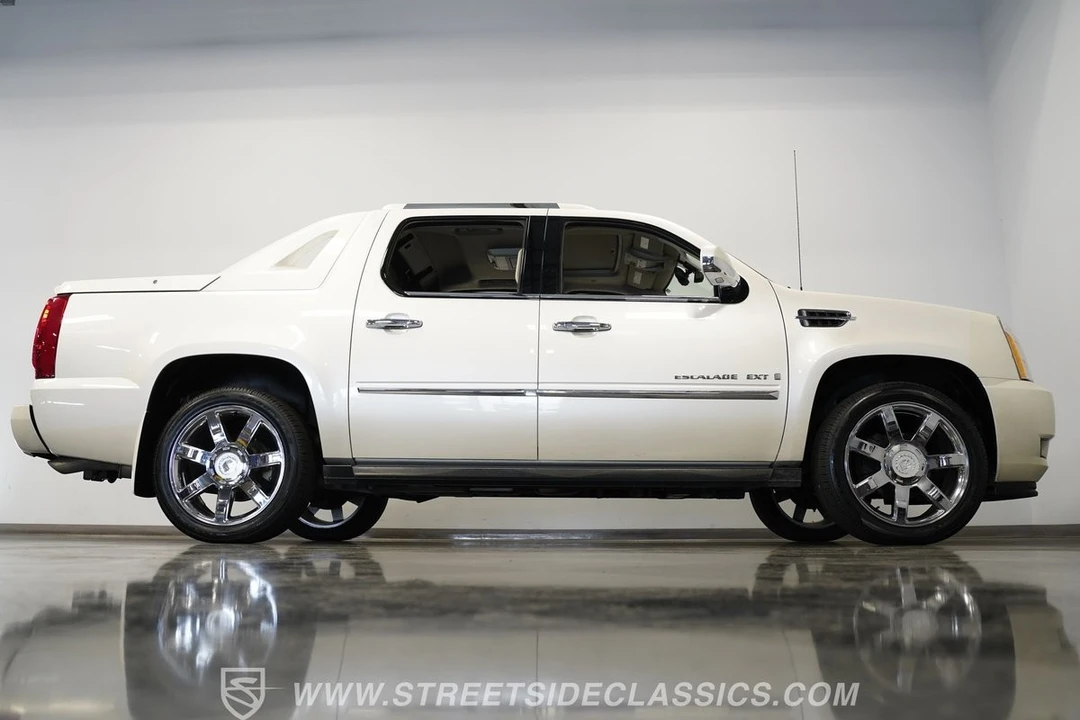 2009 Cadillac Escalade & EXT 3rd Gen - Image 17 of 21