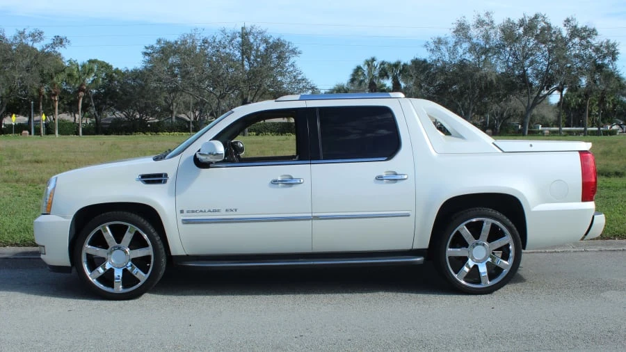 2009 Cadillac Escalade & EXT 3rd Gen - Image 2 of 20