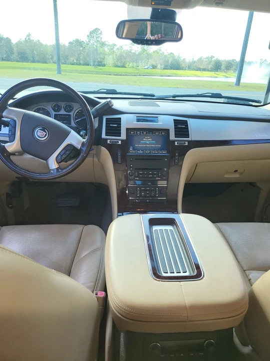 2009 Cadillac Escalade & EXT 3rd Gen - Image 10 of 15