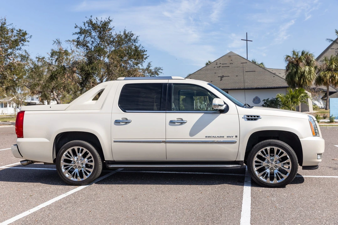 2009 Cadillac Escalade & EXT 3rd Gen - Image 5 of 31