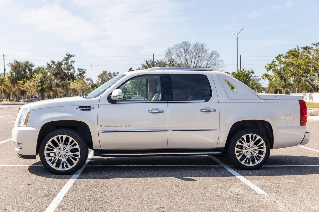 2009 Cadillac Escalade & EXT 3rd Gen - Image 10 of 31