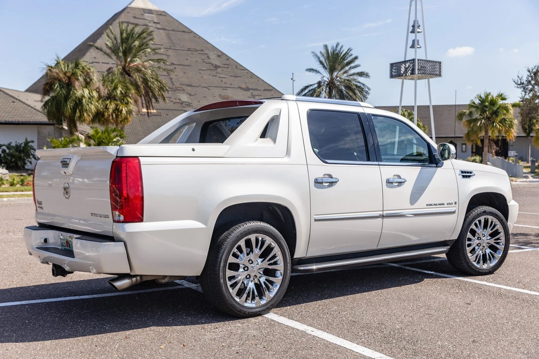 2009 Cadillac Escalade & EXT 3rd Gen - Image 6 of 31