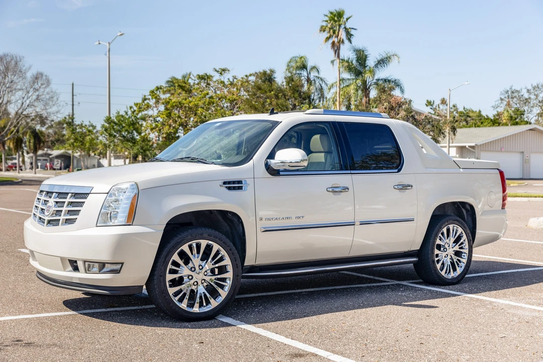 2009 Cadillac Escalade & EXT 3rd Gen - Image 2 of 31