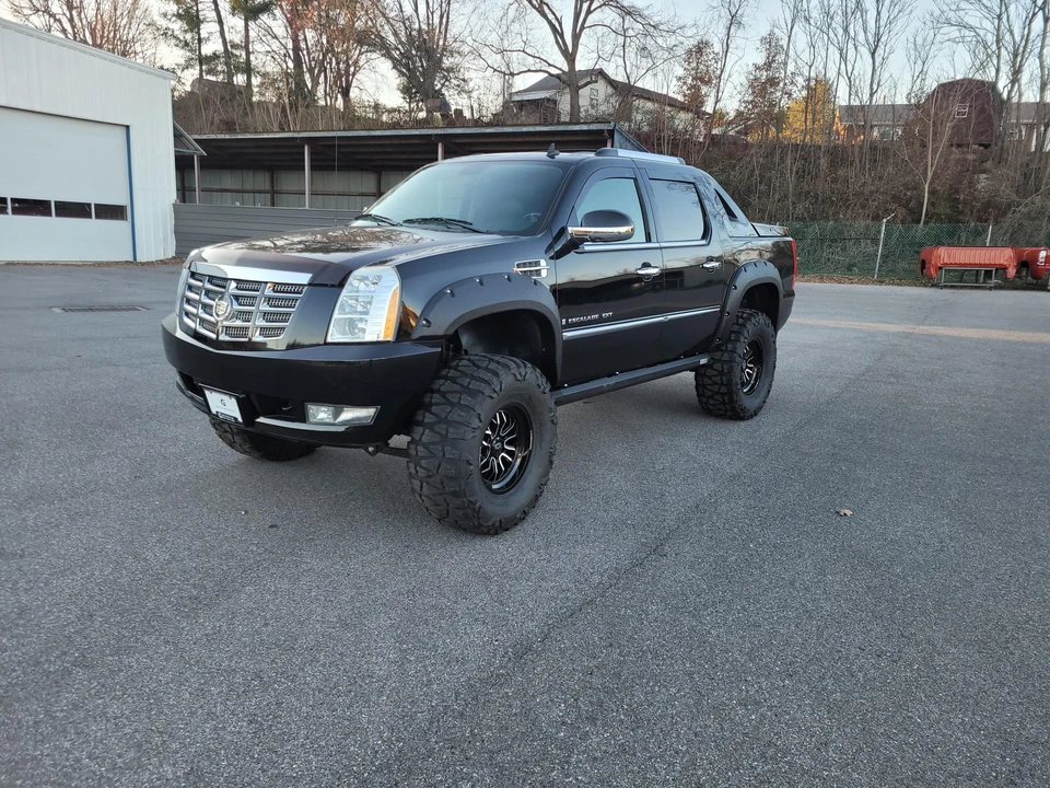 2009 Cadillac Escalade & EXT 3rd Gen - Image 2 of 31