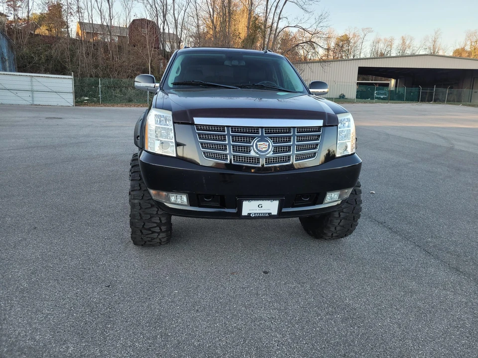 2009 Cadillac Escalade & EXT 3rd Gen - Image 4 of 31