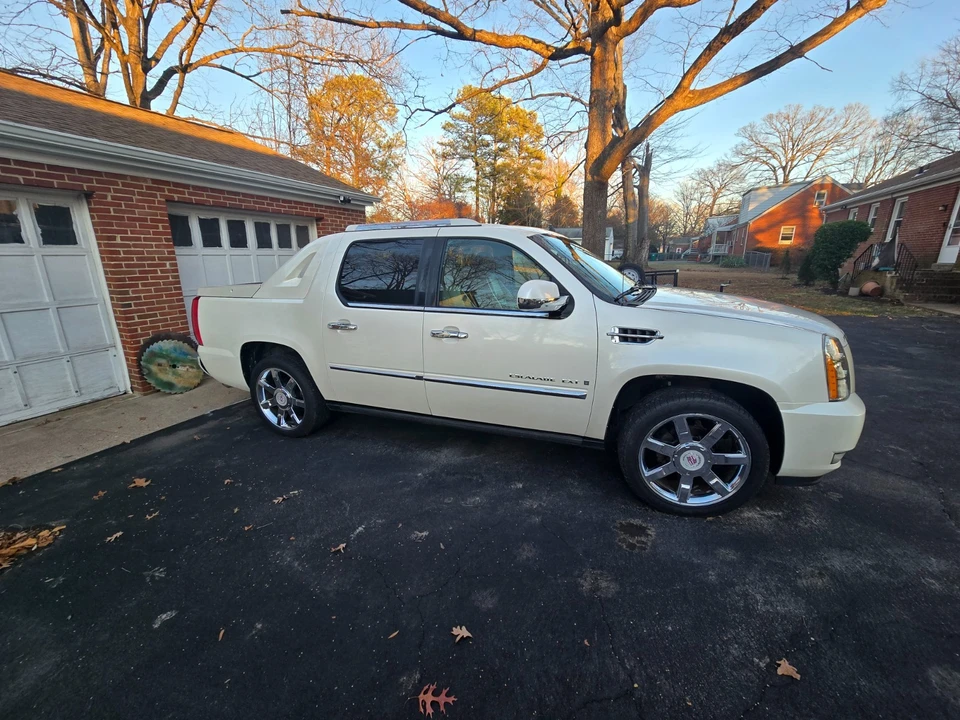2009 Cadillac Escalade & EXT 3rd Gen - Image 4 of 6