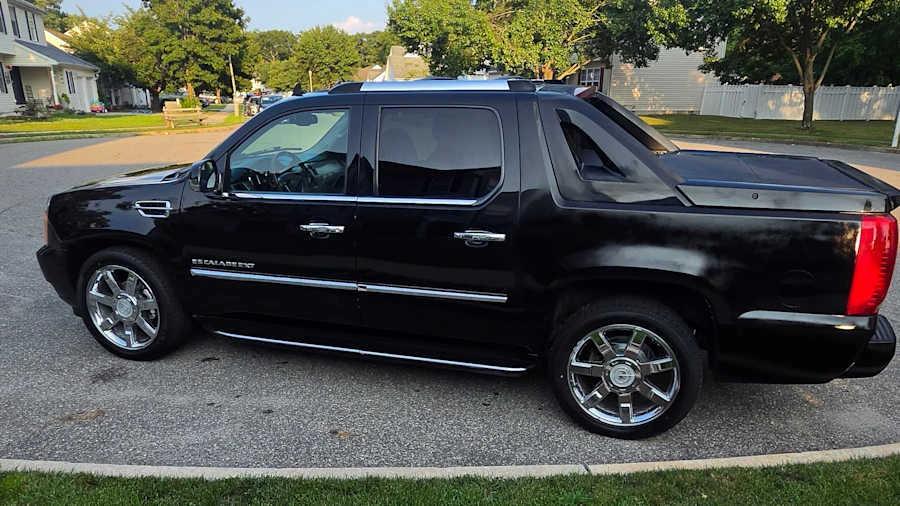2009 Cadillac Escalade & EXT 3rd Gen - Image 2 of 12