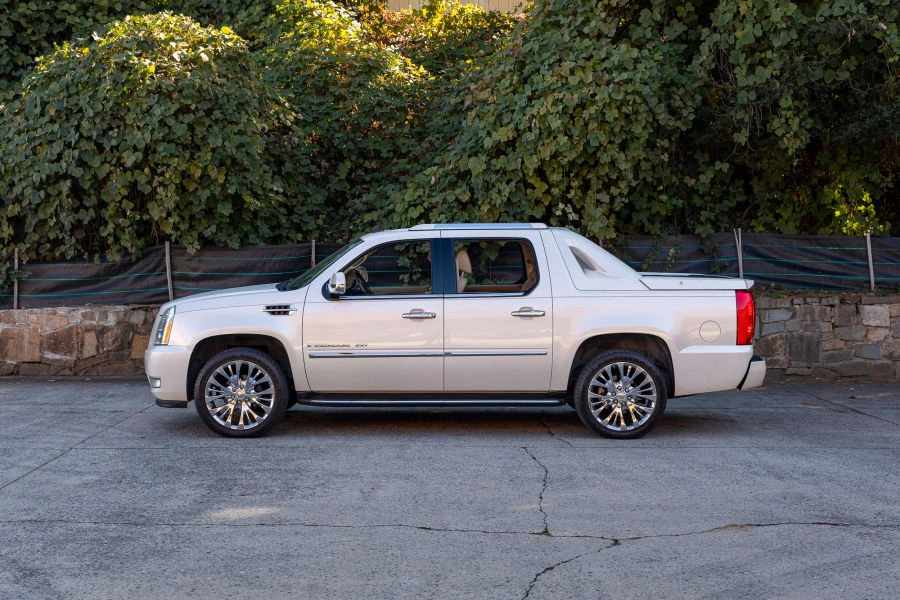 2009 Cadillac Escalade & EXT 3rd Gen - Image 16 of 31
