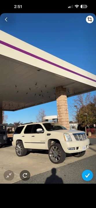 2009 Cadillac Escalade & EXT 3rd Gen - Image 5 of 8