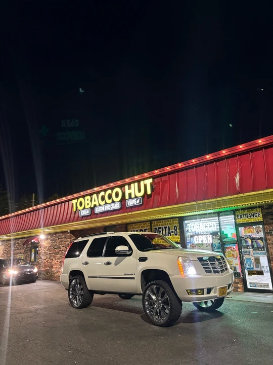 2009 Cadillac Escalade & EXT 3rd Gen - Image 2 of 8