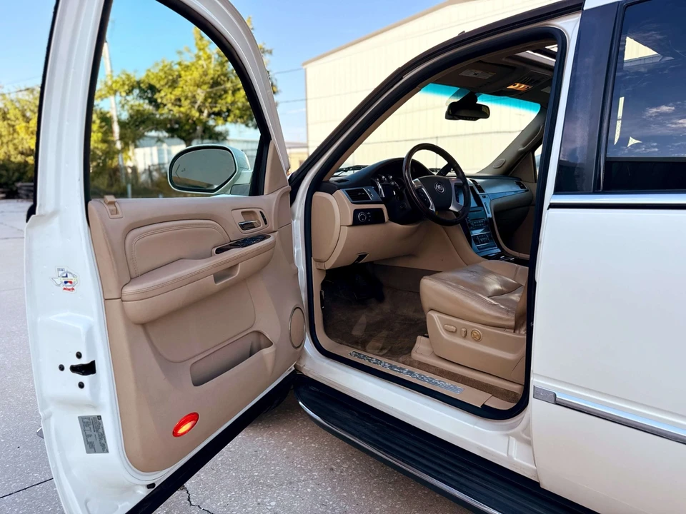 2009 Cadillac Escalade & EXT 3rd Gen - Image 17 of 21