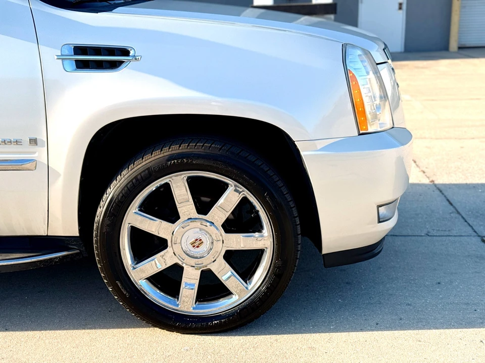 2009 Cadillac Escalade & EXT 3rd Gen - Image 10 of 21