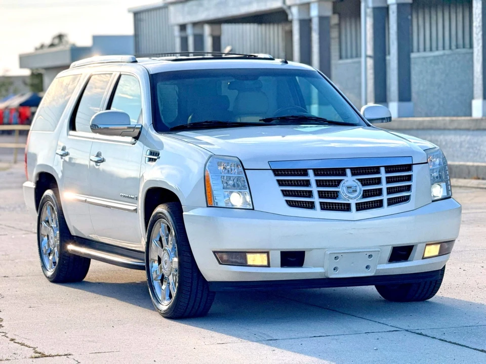 2009 Cadillac Escalade & EXT 3rd Gen - Image 3 of 21