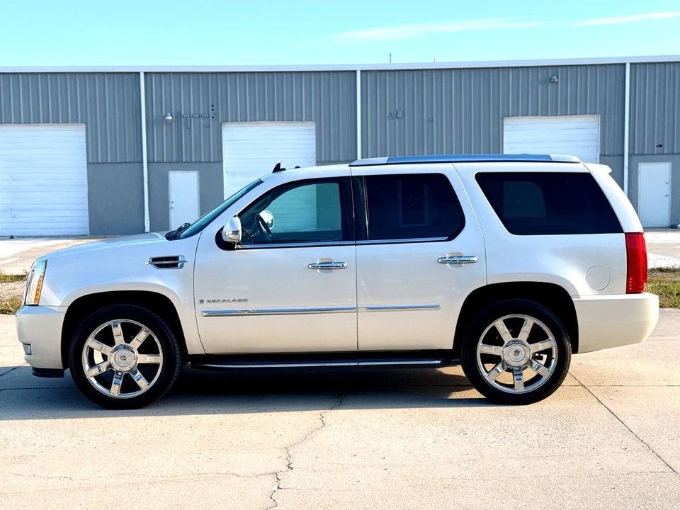 2009 Cadillac Escalade & EXT 3rd Gen - Image 8 of 21