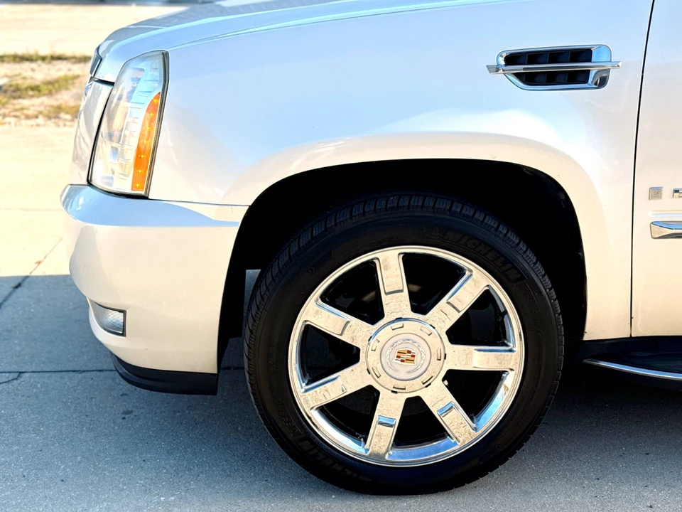 2009 Cadillac Escalade & EXT 3rd Gen - Image 9 of 21