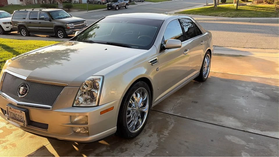 2009 Cadillac STS-V - Image 2 of 6