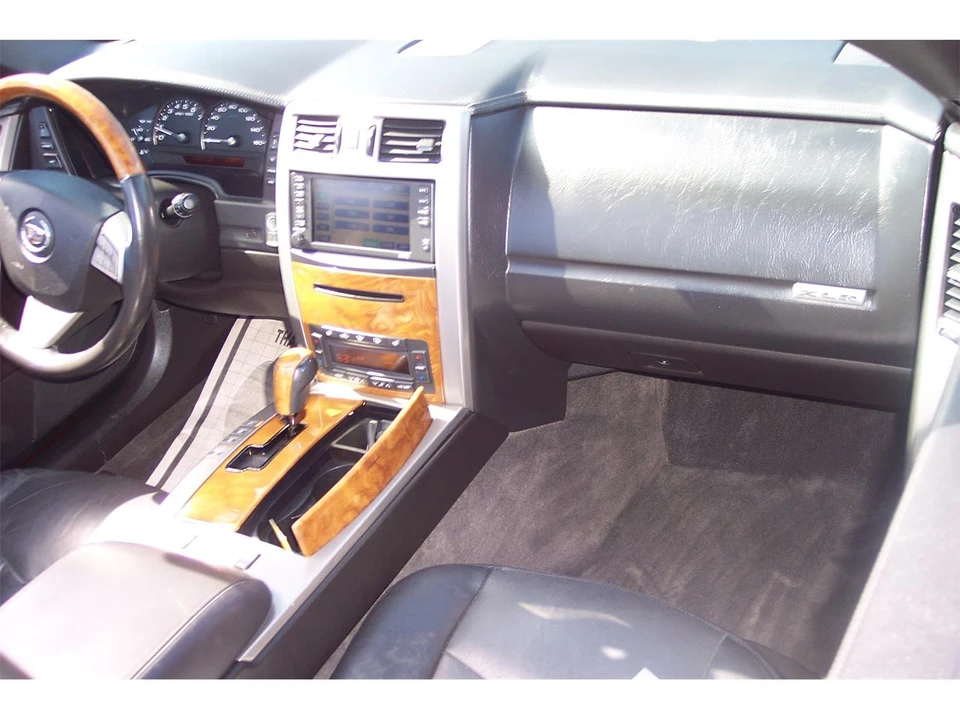 2009 Cadillac XLR - Image 17 of 24