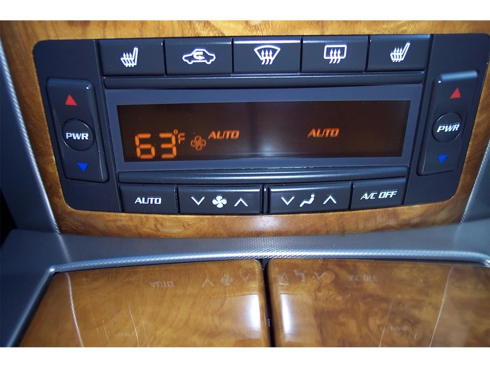 2009 Cadillac XLR - Image 20 of 24