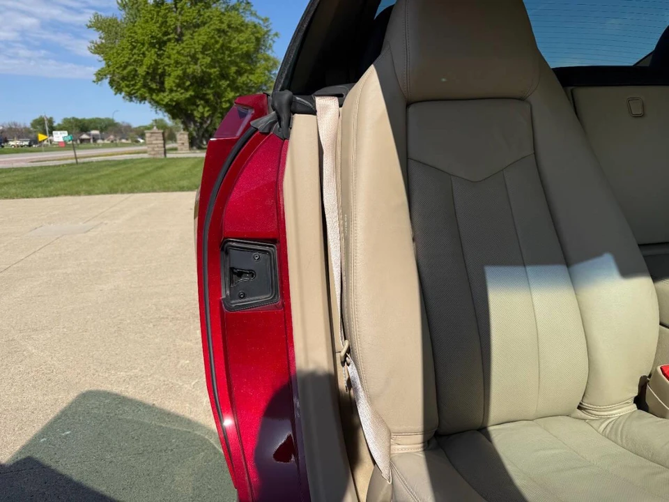 2009 Cadillac XLR - Image 30 of 31